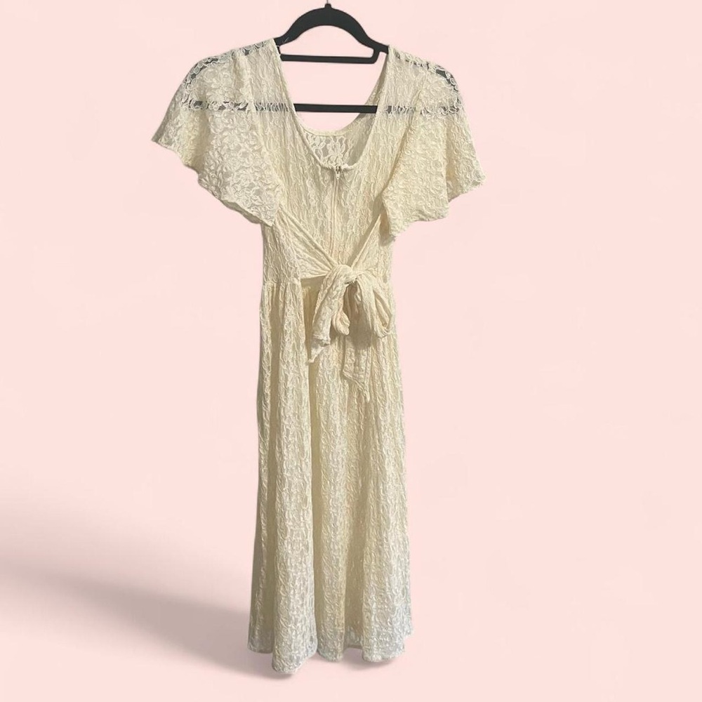 Elegant Cream Lace Dress